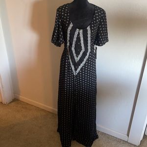 O'Neill caftan, long dress w/slit in front, size small black & white NWT
